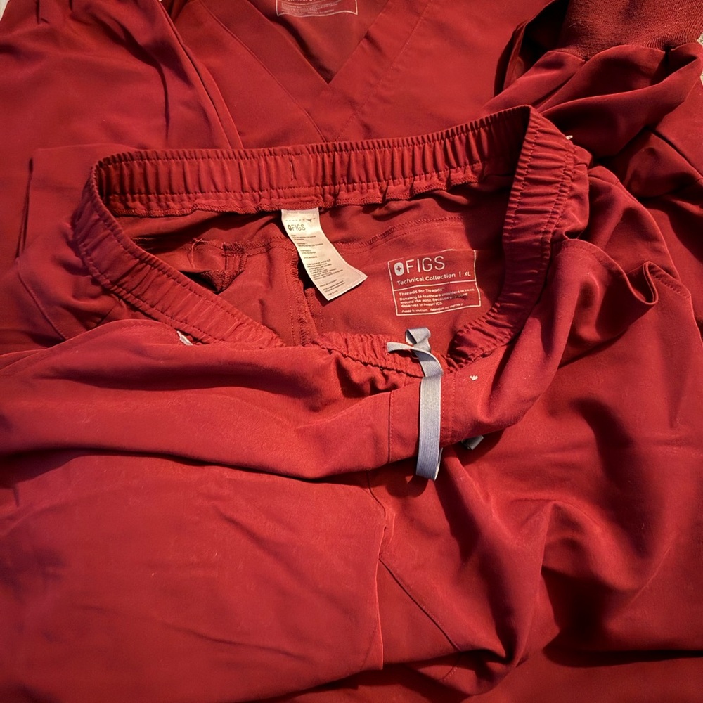 Figs Maroon Scrub Ensemble